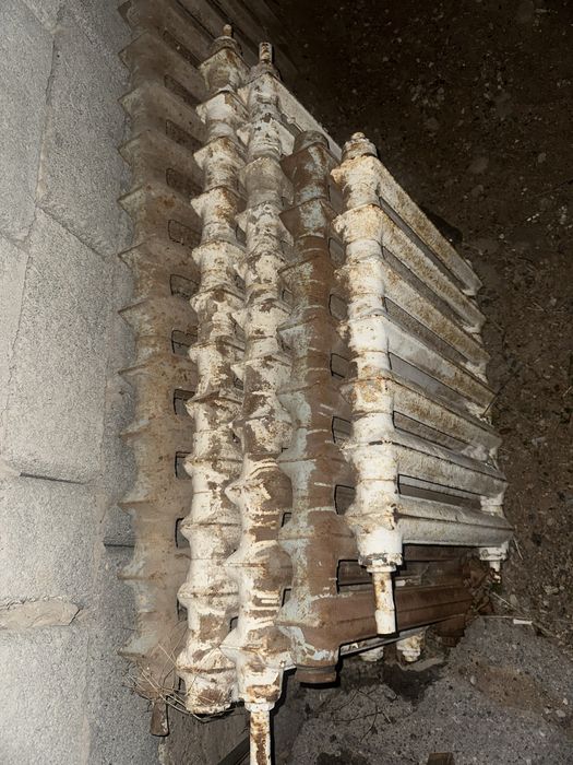 Чугун батарейка продам Советский