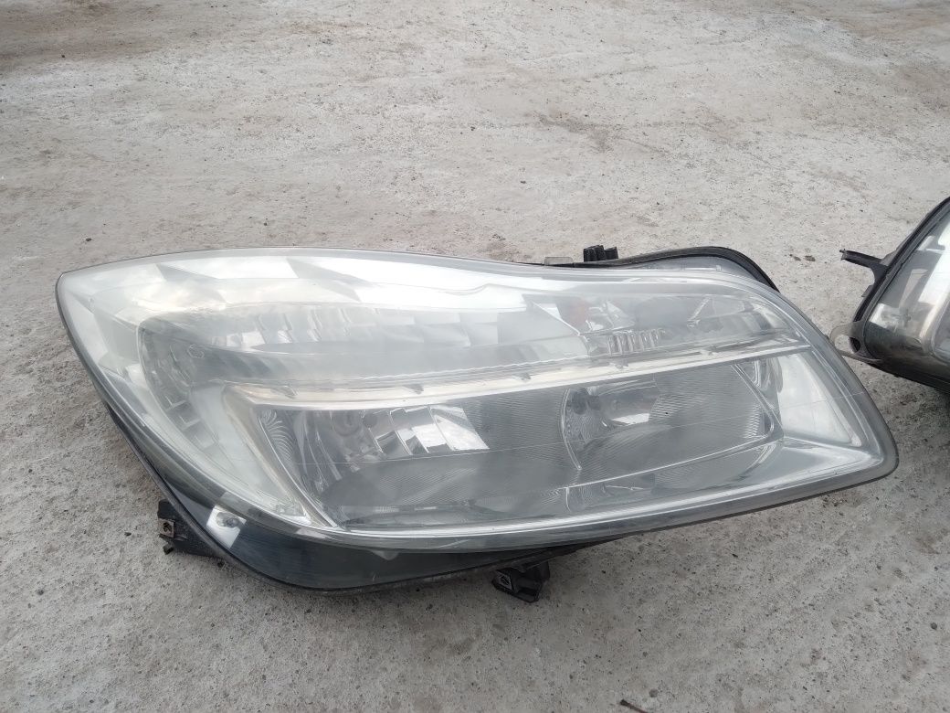 Faruri  cu  halogen opel insignia