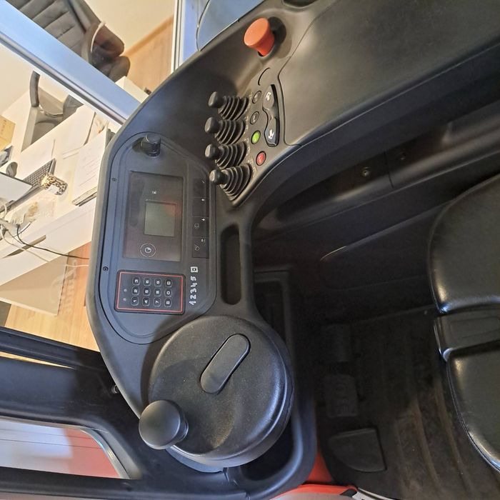 Продавам Linde Reach Trucks R16HD-01