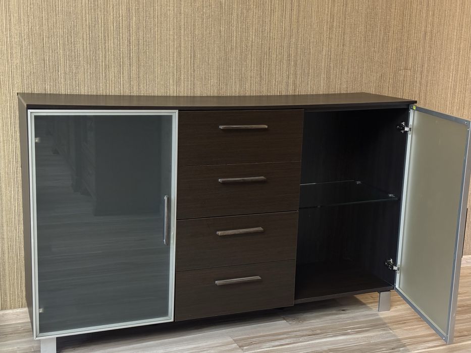 Продам камод в гостинную, зал, спальню