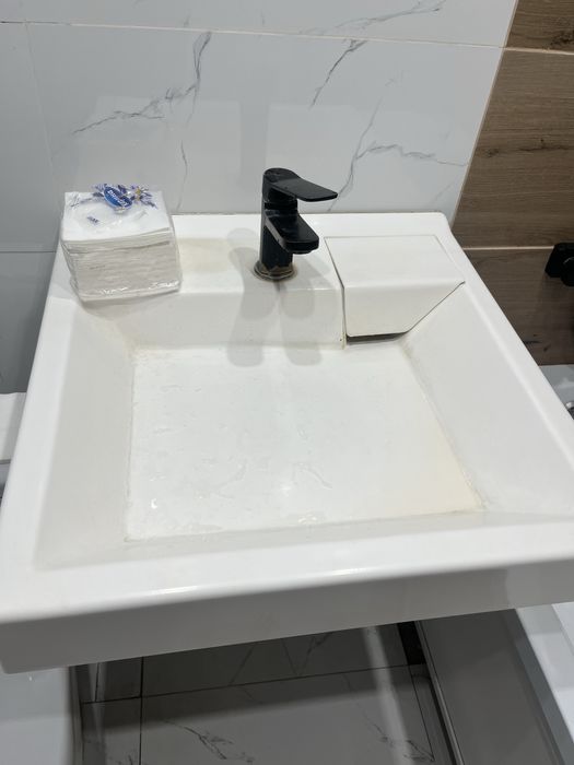 Раковина с краном