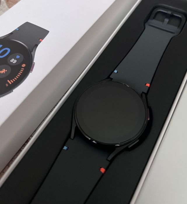 Продавам Samsung Galaxy Watch