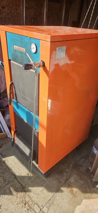 Котел на твърдо гориво става и за пилети.