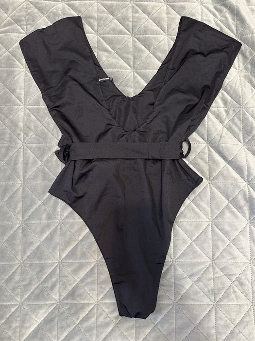 НОВ! Цял бански в черно