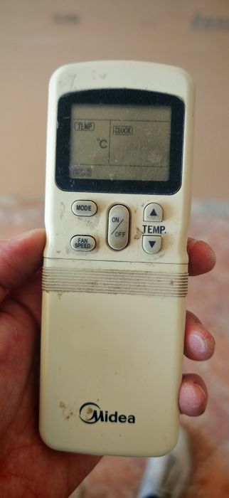 Климатик Midea 12ка работещ