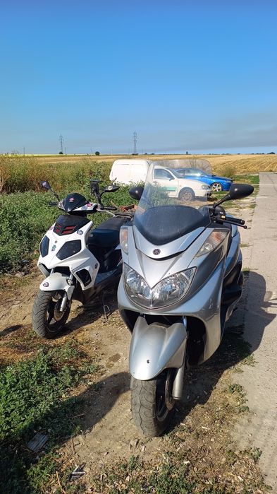 Vând/Schimb 2 scutere . Motoare de 400 și 125
