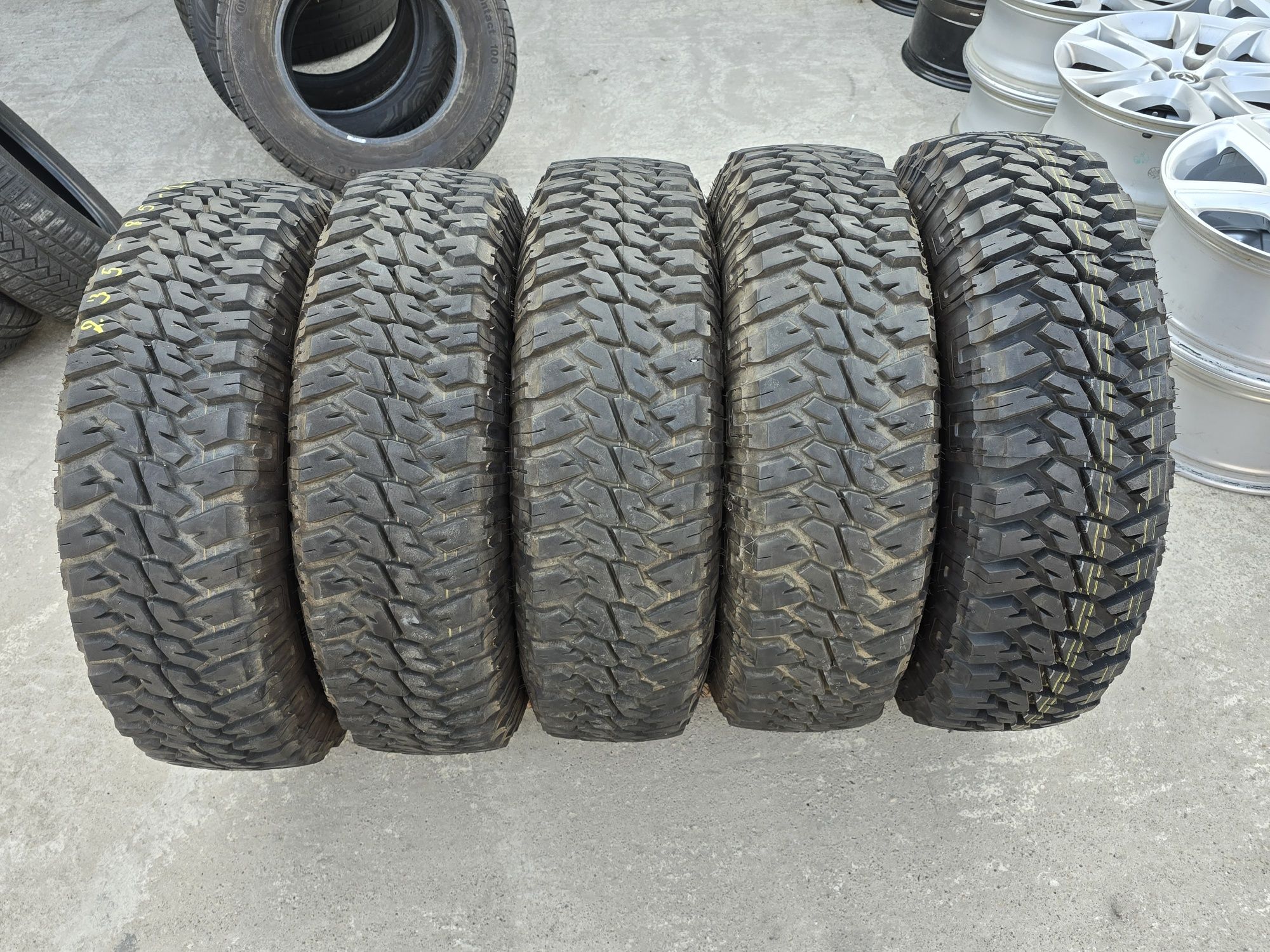 5 Броя 235/85/16 Goodyear 12mm