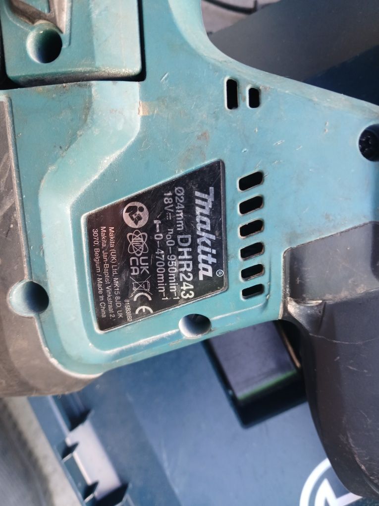 Makita dhr 243.  .