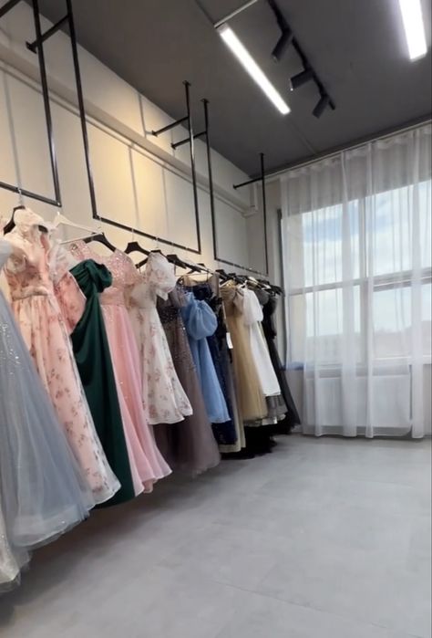 Продается готовый бизнес вечерних платьев