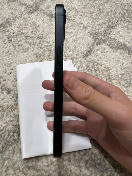 Telefon Iphone 13 impecabil + husă și folie privacy