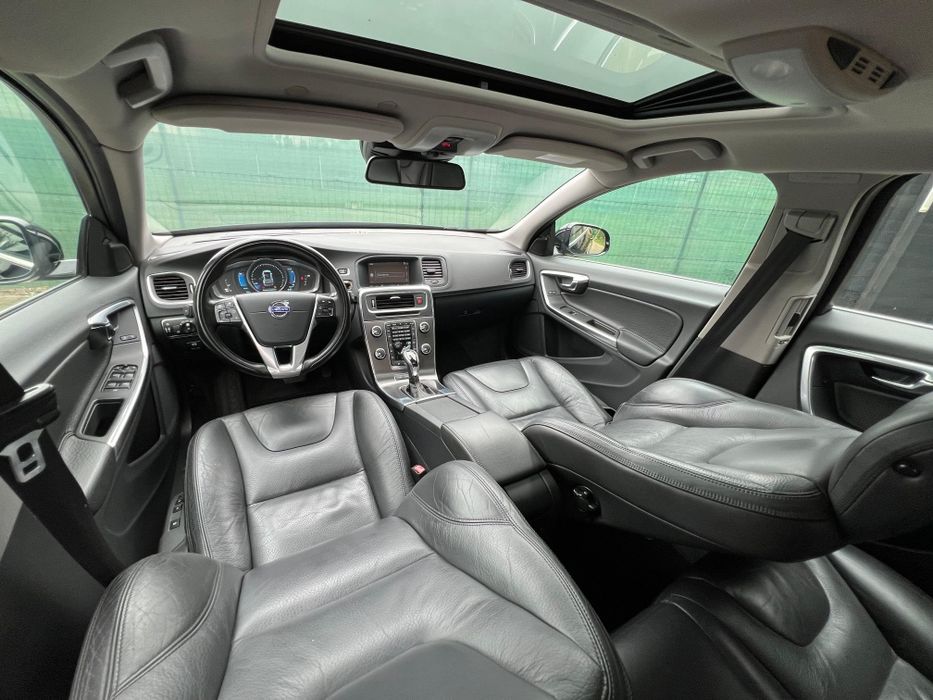 Volvo V60 2.4 D6 Plug-in Hybrid 283cp/Automat/Navigatie/Garanție/Rate