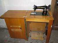 Швейная машинка СССР, со столом