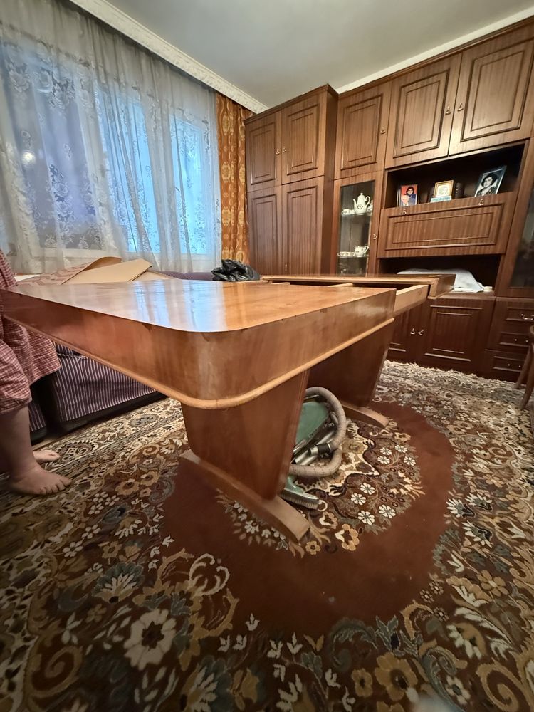 Голяма масивна маса от чисто дърво !