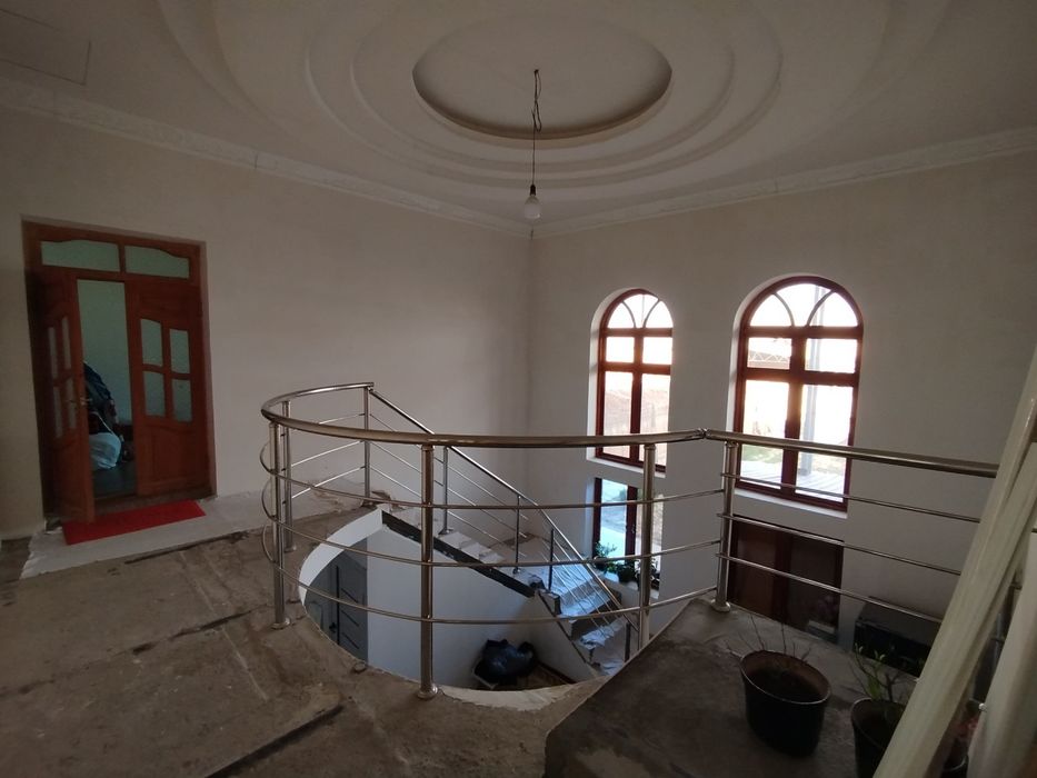 Uy sotiladi 4sotu 5ta xona