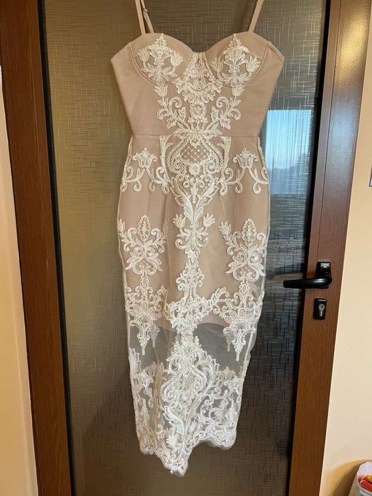 Официална рокля