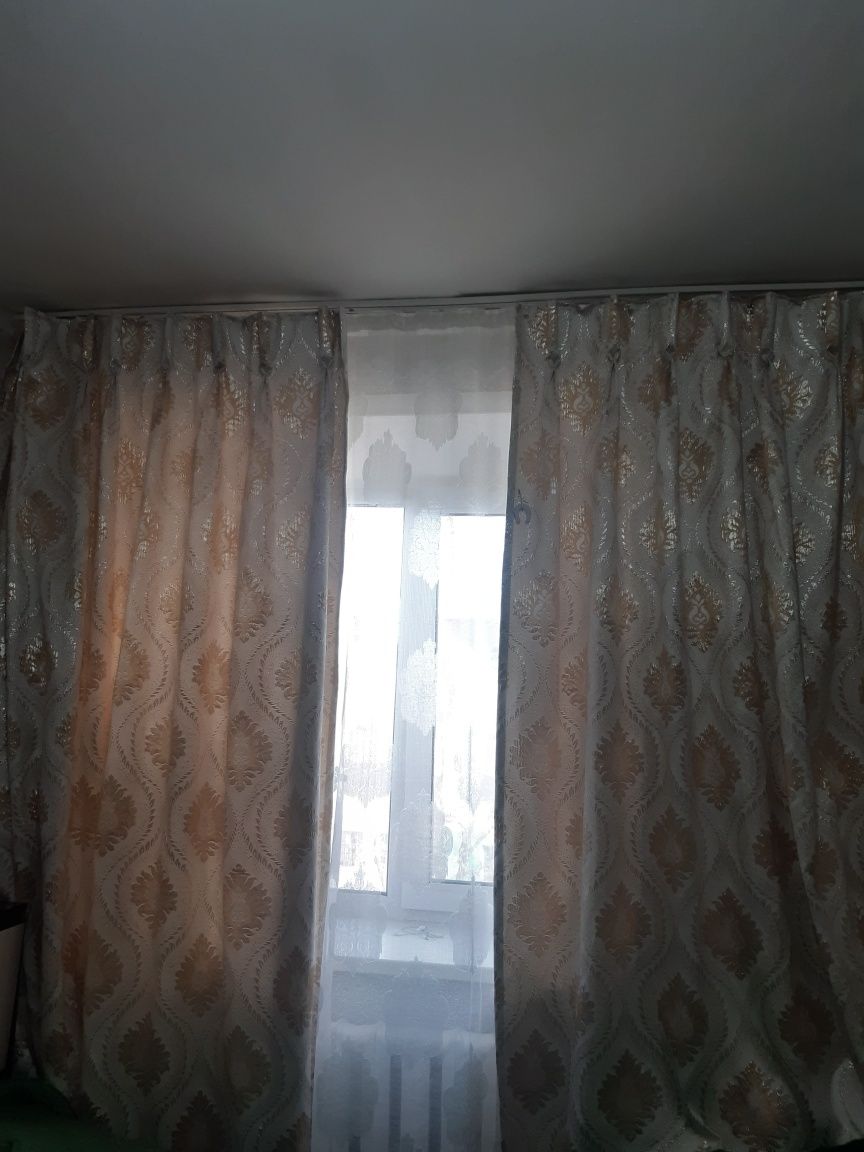Продам шторы в гостинную