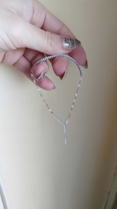 Сребърна гривна с циркони