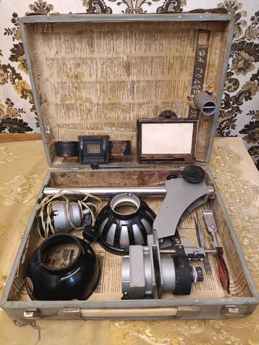 Фотоувеличитель УПА-5М. Кадрирующая рамка. Фотоплёнка Свема 64.