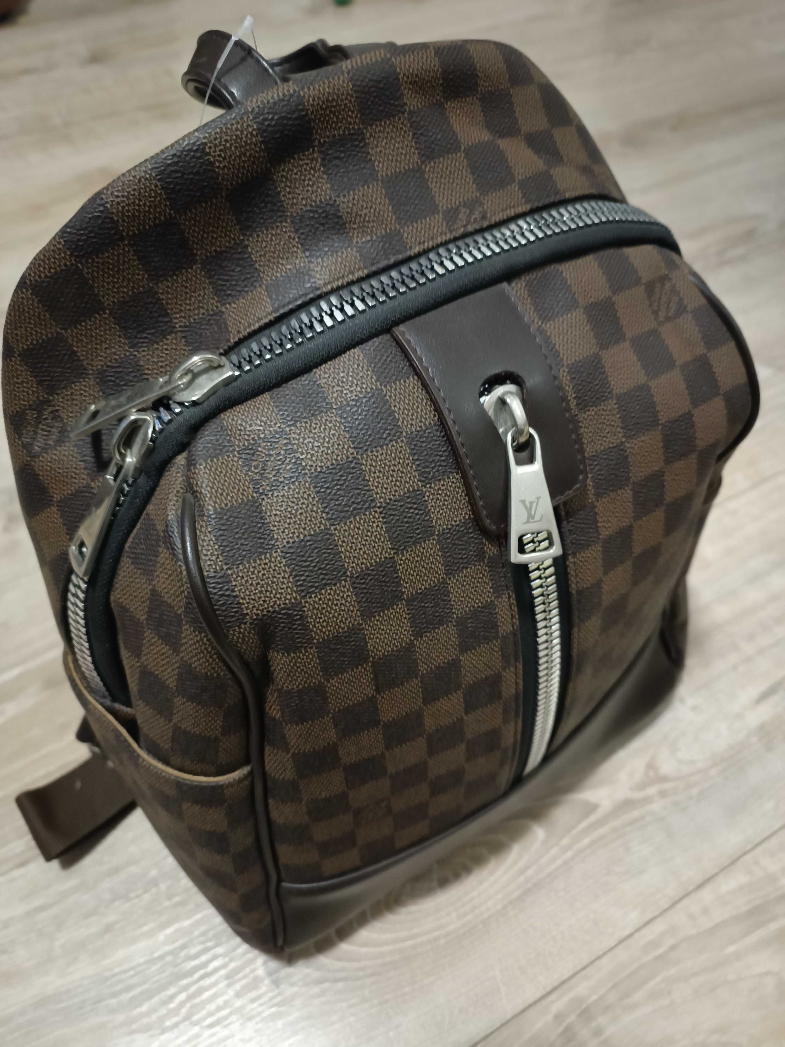 Раничка чантичка клъч Louis Vuitton Лои Вютон