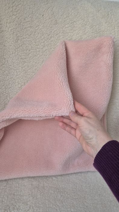 Husă pentru perna decorativă cu utilizare pe ambele fețe.