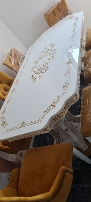 Vând masă din lemn masiv ( noua)  fără scaune