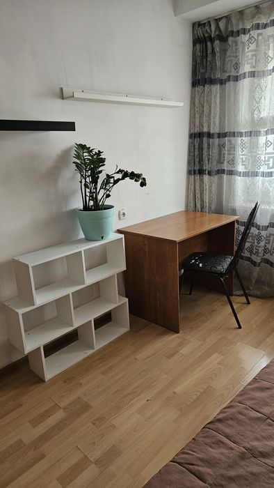 Девушке  отдельную