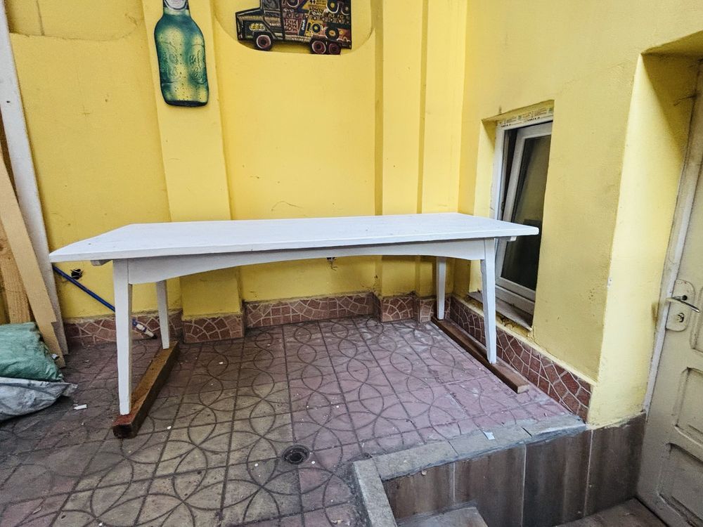 Маса за хранене от масивно дърво