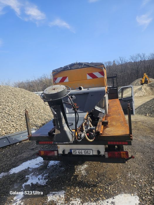 Vând 2 sararite epoky cu motor auxiliar capacitate 2 mc