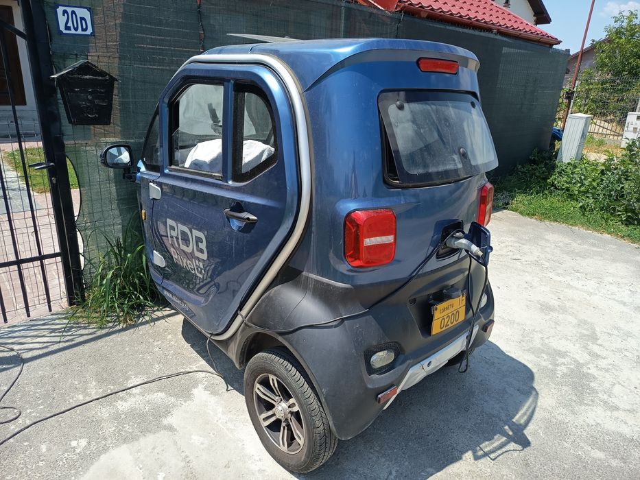 Vând triciclu rdb pixel. Nu necesită permis de conducere