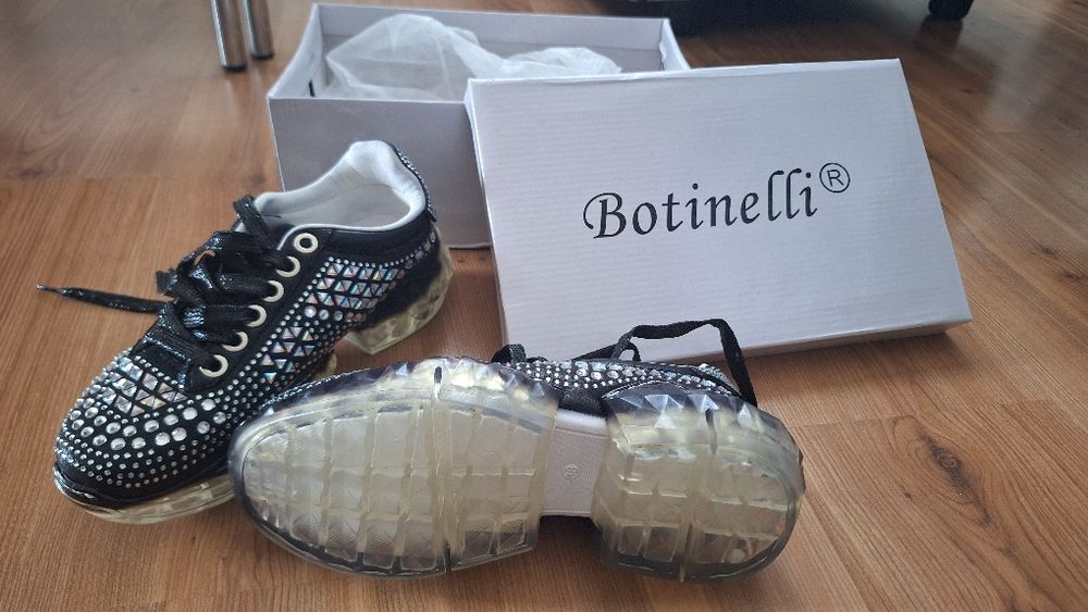 Дамски обувки с камъни