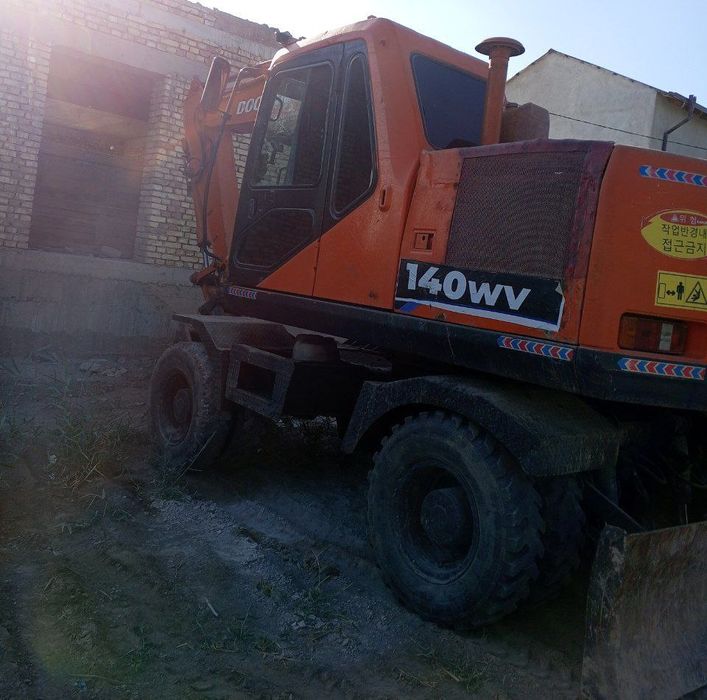 СРОЧНО! Сотилади экскаватор DOOSAN 140 WV 1998 йил