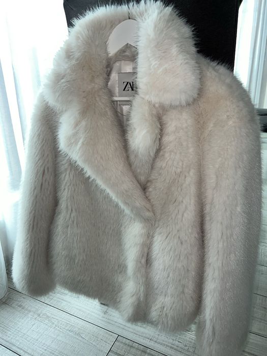 Zara бяло палто с пух