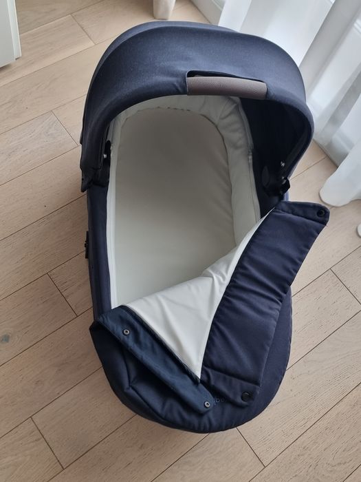 Vând landou Cybex Cot S Lux culoare Navy Blue