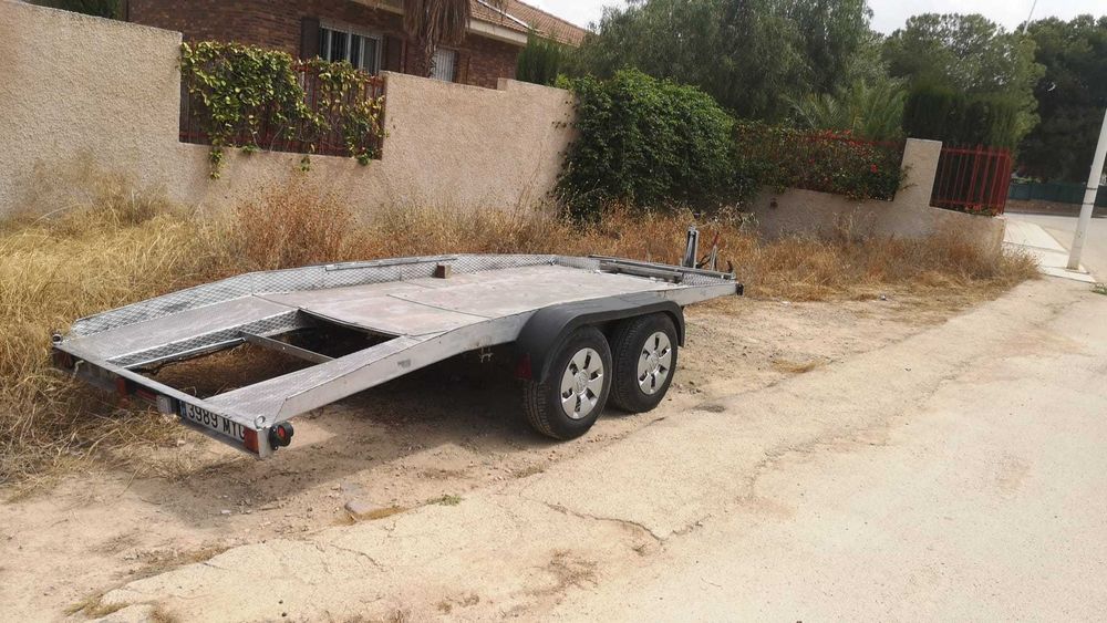 vinde plataforma pentru transport de masini, tractoare, utilaje etc: