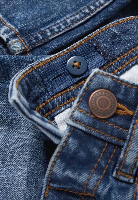 Нови детски дънки 110 см