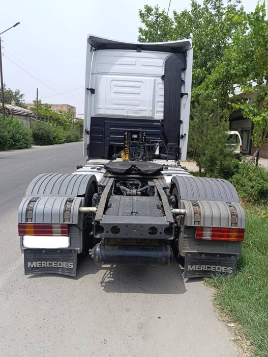 продаётся тягач Mercedes actroz