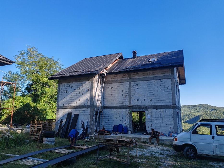Executam acoperișuri noi sau reparatii de orice fel de constructii