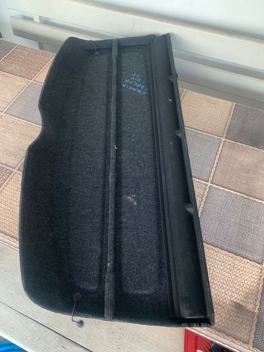 Автомобилни кори и щори  за багажници