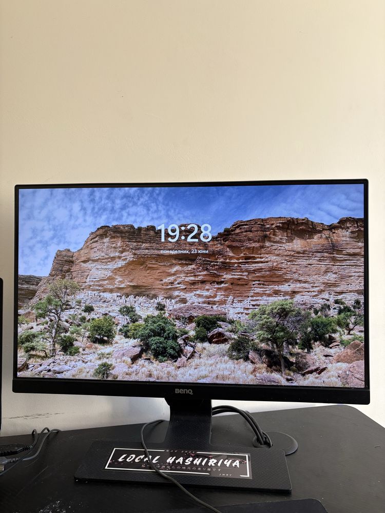 Монитор BenQ тънка рамка