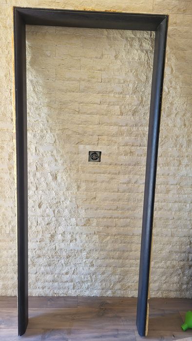 Ușă de sticlă cu toc pentru interior.