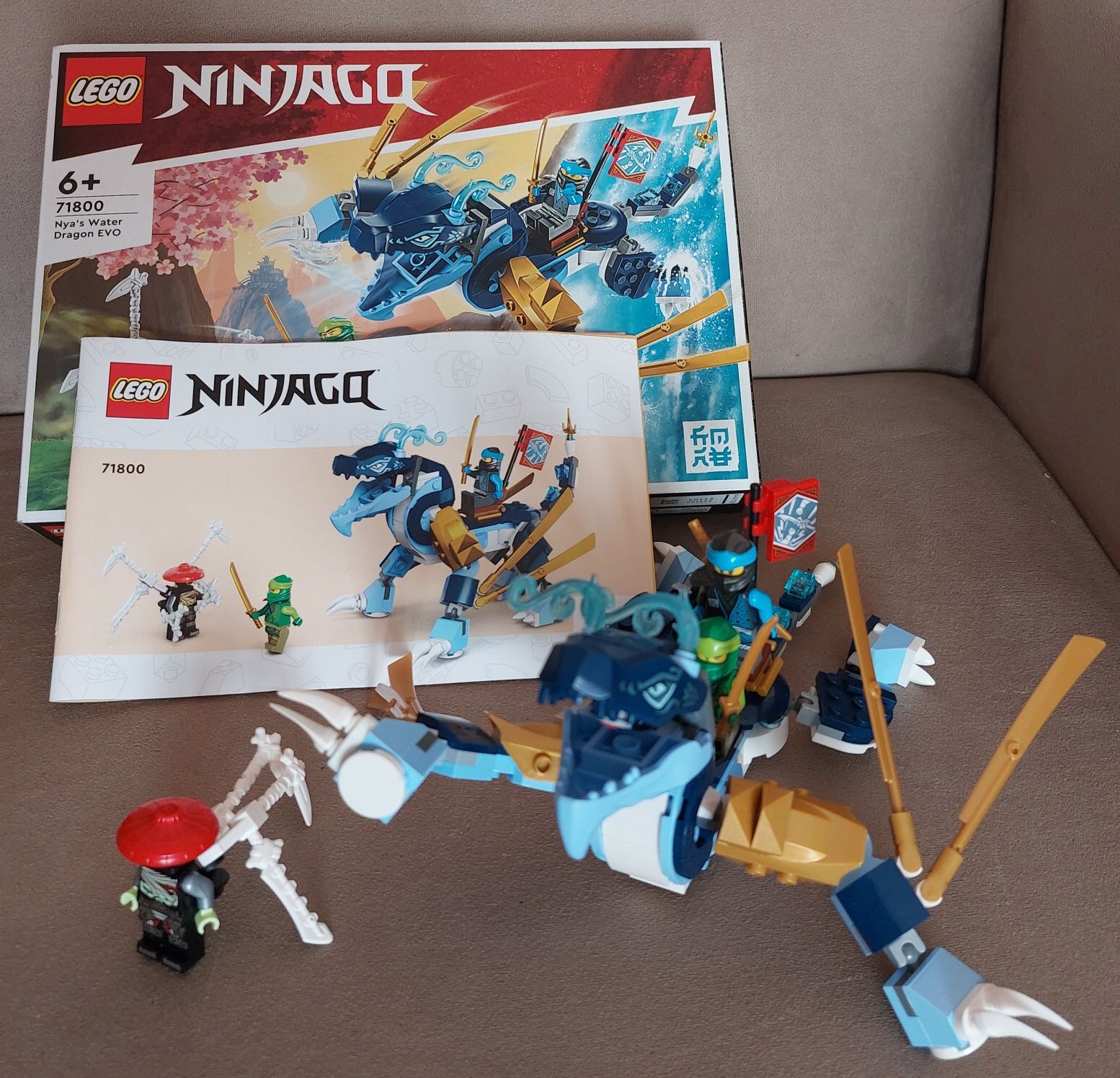 Lego 6+ Dragonul de apa EVO al Nyei (71800) apa EVO al Nyei (71800)