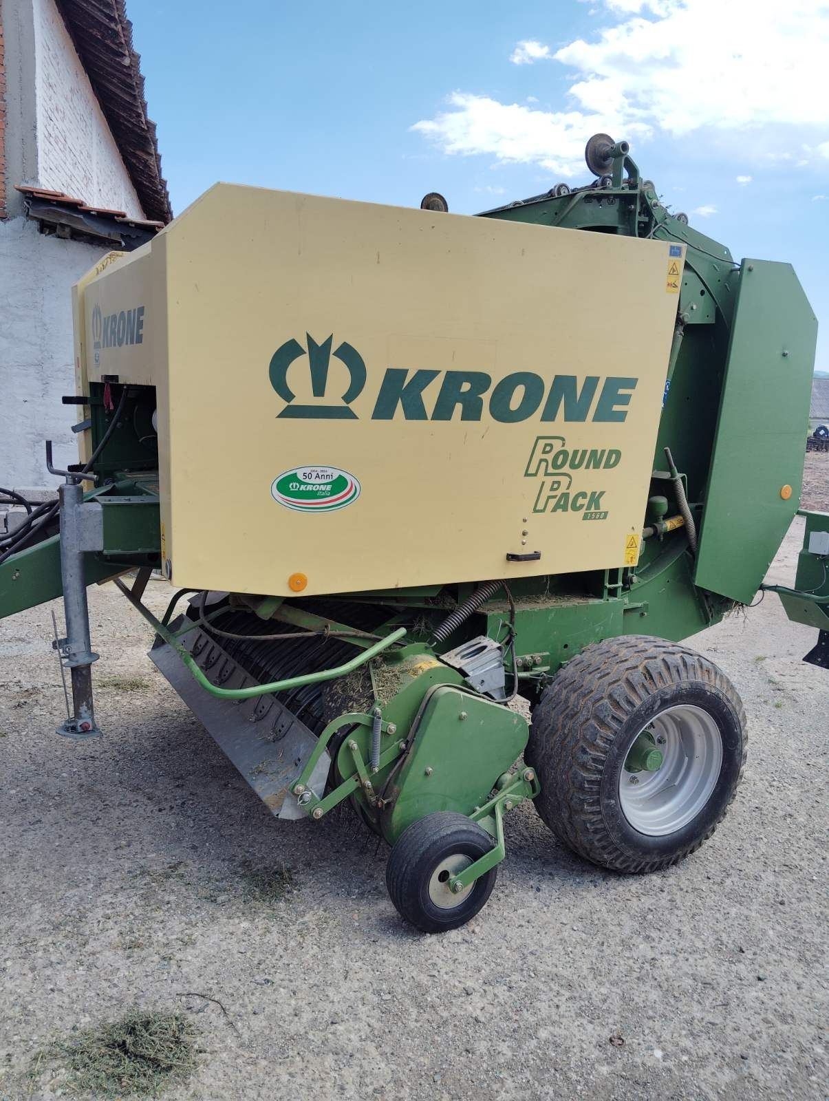 Балировачка Krone 1560. Два метра подбирач.Работи  със сезал и смрежа