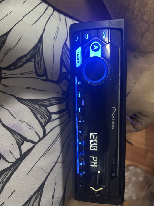 Продам магнитолу pioneer mvh 325 bt