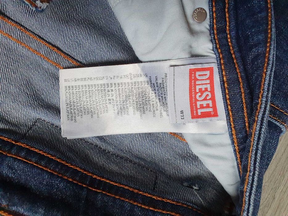 Blugi DIESEL (Slim Tapered) - Marime 33 (Talie 90 cm)