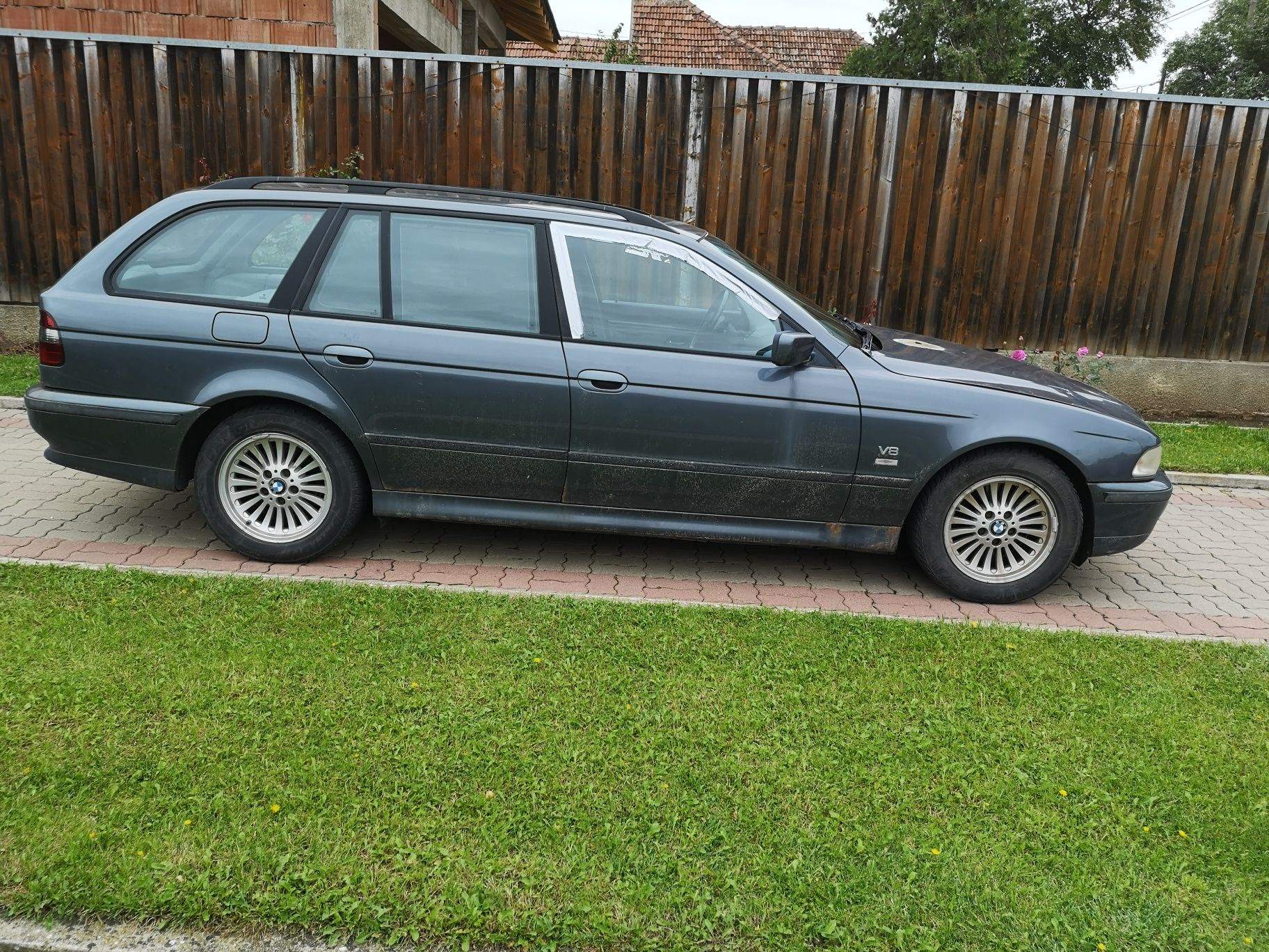 Dezmembrez BMW seria 5 E39 facelift touring nonfacelift berlina