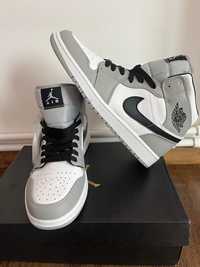 Air Jordan 1 Mid Light Smoke Grey