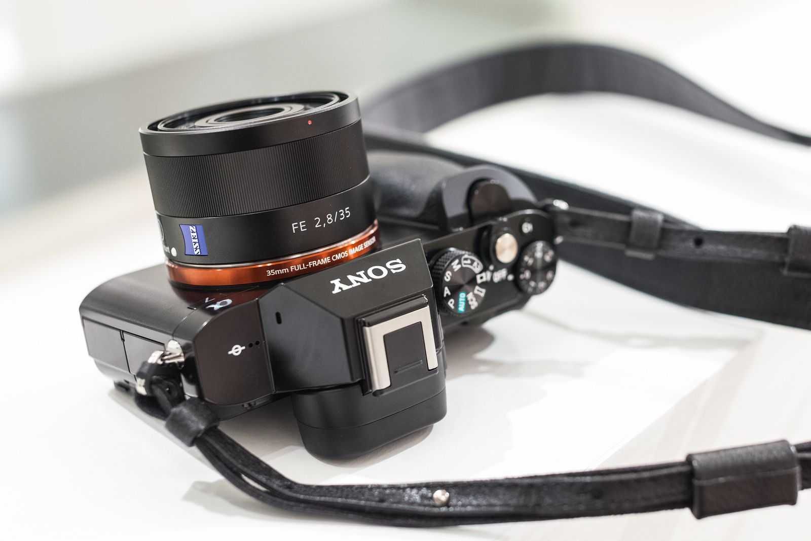 Sony широкоугольный  ZEISS Sonnar T* FE 35 мм F2.8 ZA СРОЧНО ТОРГНовый