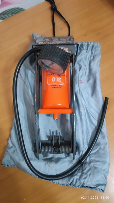 Продам ножной насос б/у