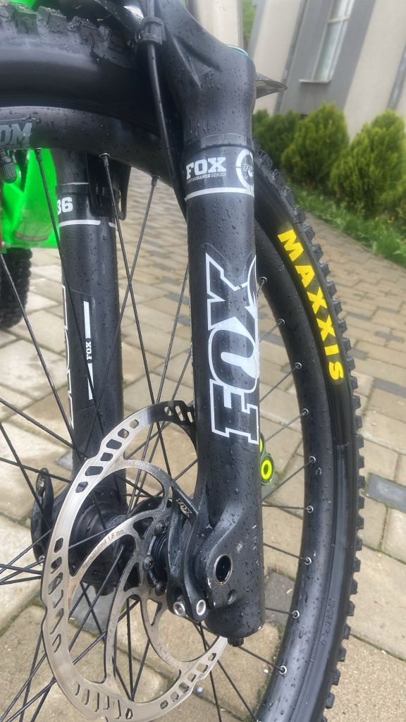 Vând bicicleta full suspension
