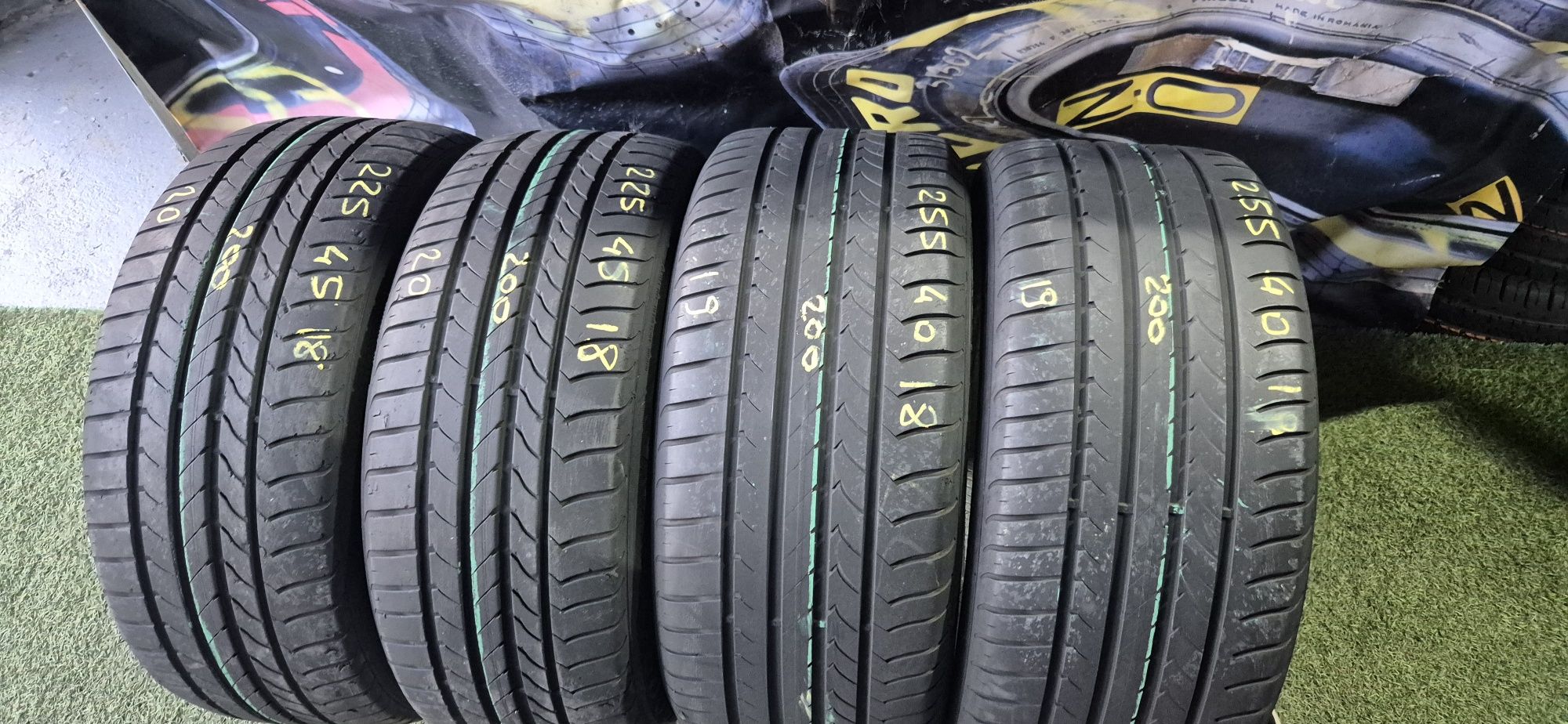 225 45 18,  255 40 18 Goodyear runflat
